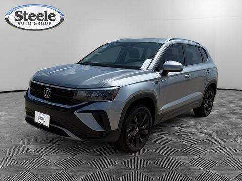 New 2024 Volkswagen Taos SE image 1