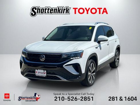 Used 2022 Volkswagen Taos SE FWD image 1