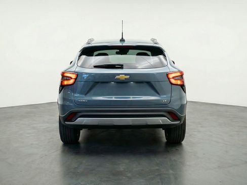 Used 2025 Chevrolet Trax LT w/ LT Convenience Package image 6