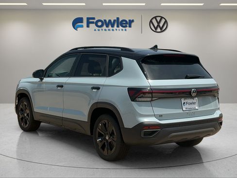 New 2026 Volkswagen Taos SE FWD image 5