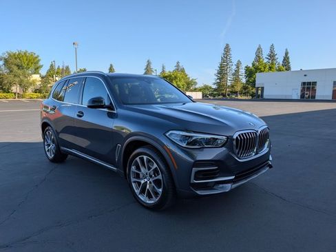Certified 2022 BMW X5 xDrive40i w/ Executive Package AWD/4WD image 3