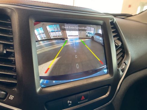 Used 2020 Jeep Cherokee Trailhawk w/ Comfort & Convenience Group image 22