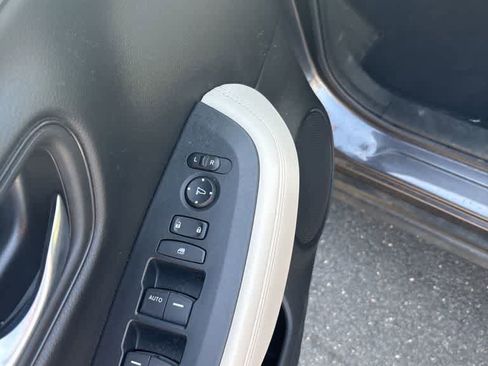 Used 2023 Honda HR-V LX image 16