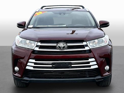 Used 2019 Toyota Highlander XLE image 3