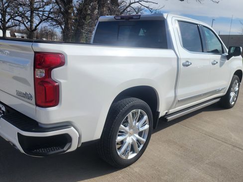 Used 2025 Chevrolet Silverado 1500 High Country image 4