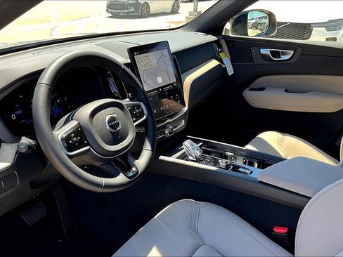 New 2026 Volvo XC60 B5 Plus w/ Protection Package Premier image 19