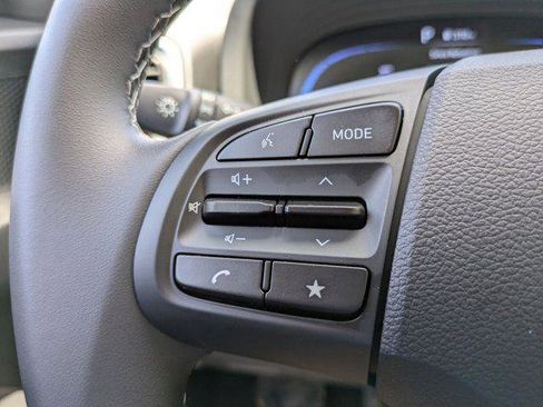 New 2025 Hyundai Venue SEL FWD image 18