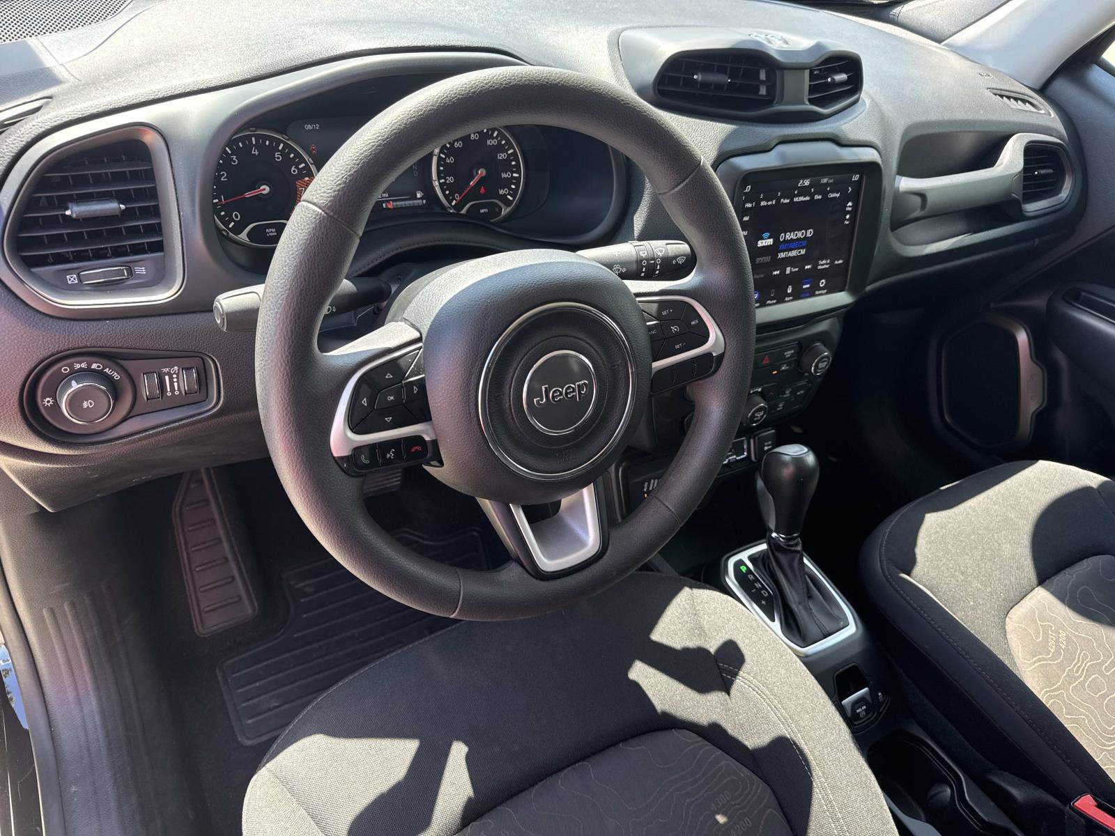 Used 2023 Jeep Renegade Latitude AWD/4WD image 17
