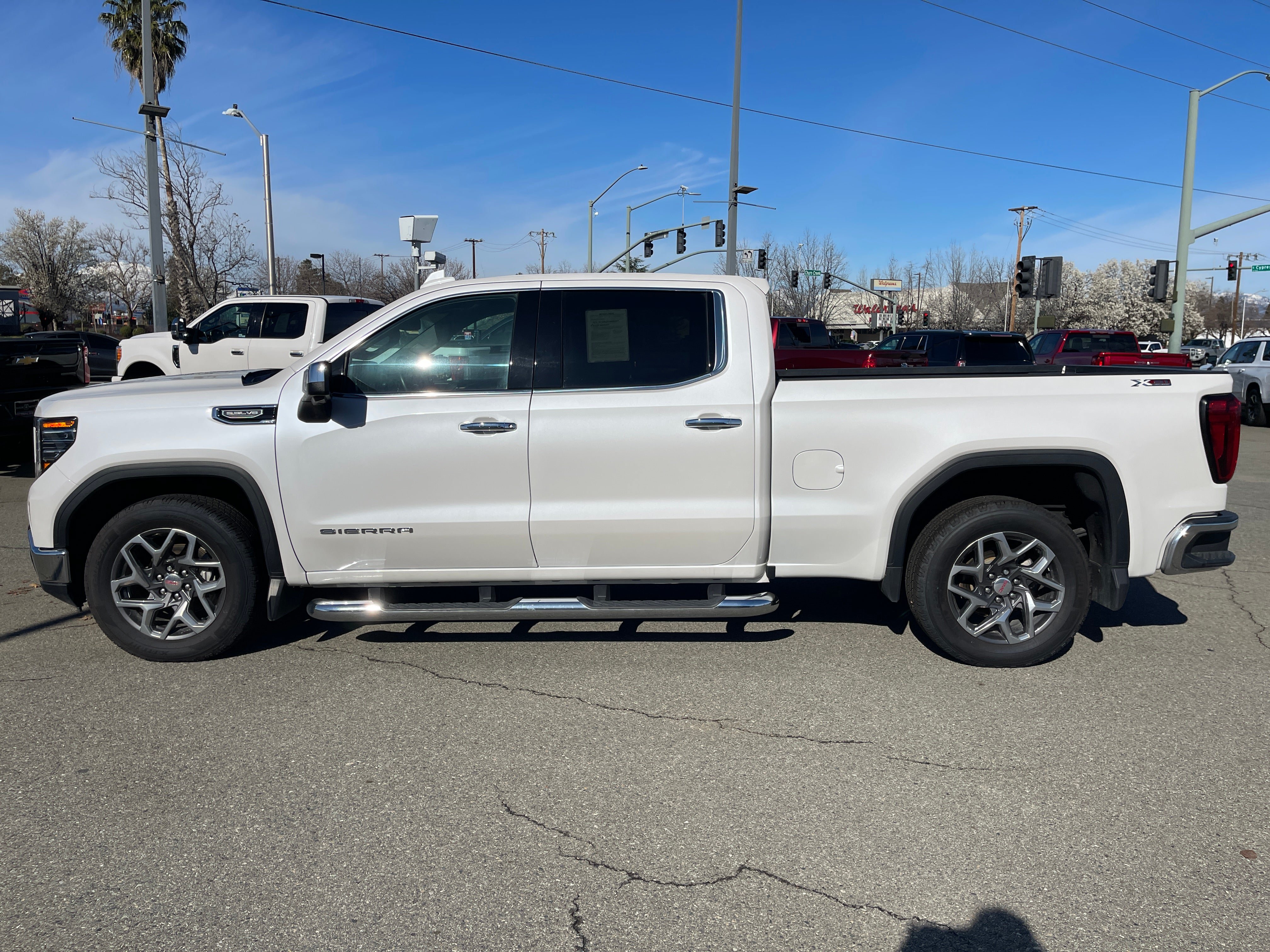 Used 2023 GMC Sierra 1500 SLT w/ SLT Convenience Package AWD/4WD image 8