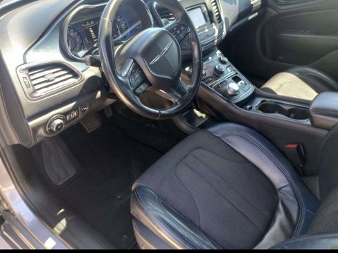 Used 2015 Chrysler 200 S image 4