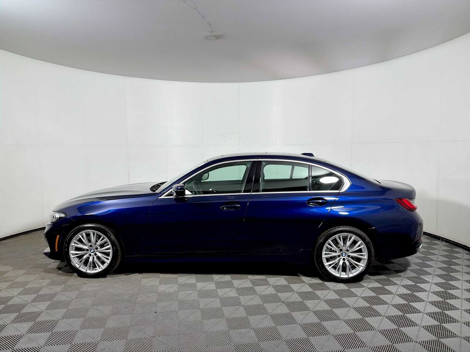 Used 2024 BMW 330i xDrive Sedan w/ Convenience Package AWD/4WD image 4