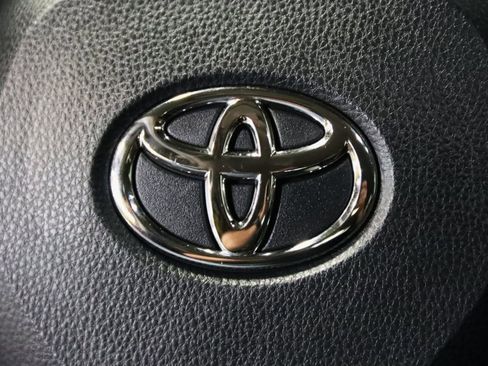 Used 2022 Toyota RAV4 XLE image 40