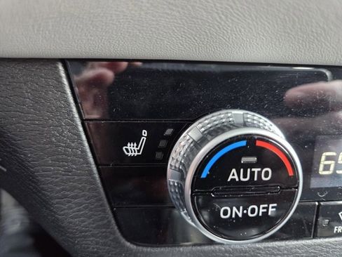 Used 2025 Mitsubishi Outlander SE image 14