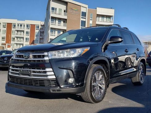 Used 2019 Toyota Highlander XLE image 3