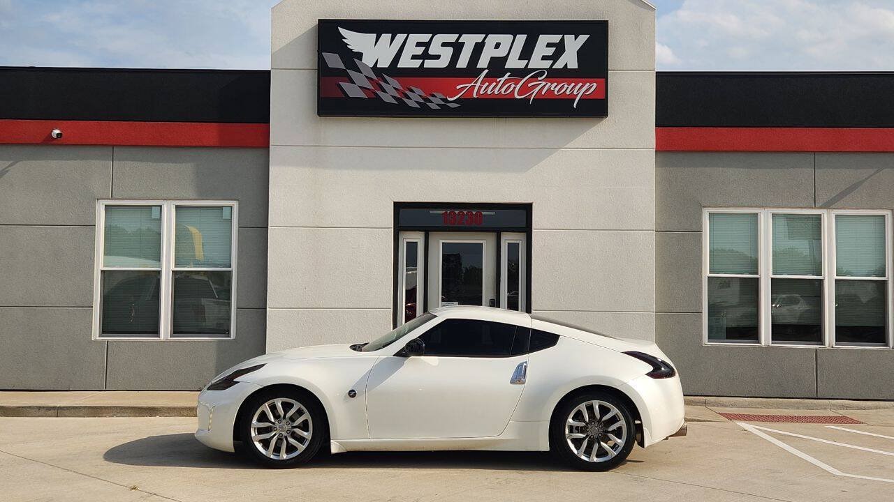 Used 2013 Nissan 370Z Coupe RWD image 22