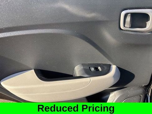 Used 2024 Hyundai Venue SEL image 31