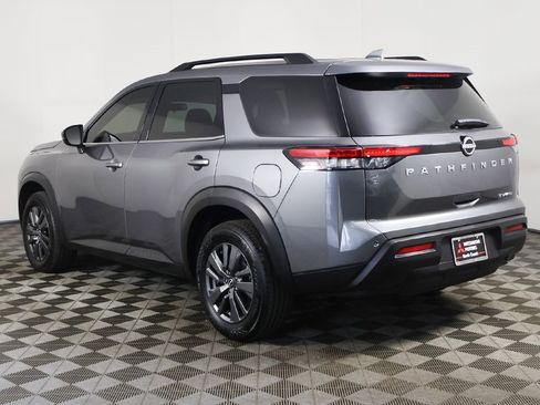 Used 2023 Nissan Pathfinder SV image 9