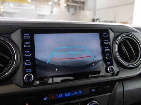 Used 2020 Toyota Tacoma TRD Sport AWD/4WD image 28