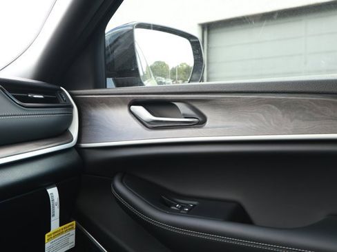 New 2026 Jeep Grand Cherokee L Limited RWD image 30