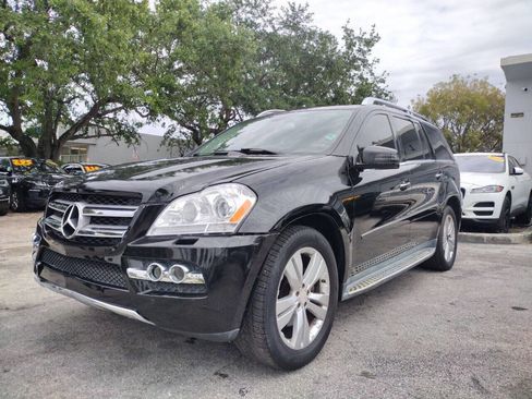 Used 2011 Mercedes-Benz GL 450 4MATIC image 2
