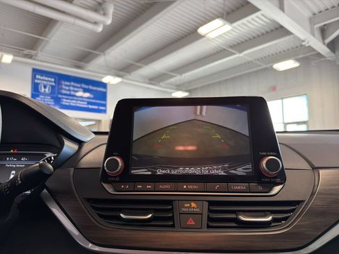 Used 2025 Nissan Altima 2.5 SV FWD image 14