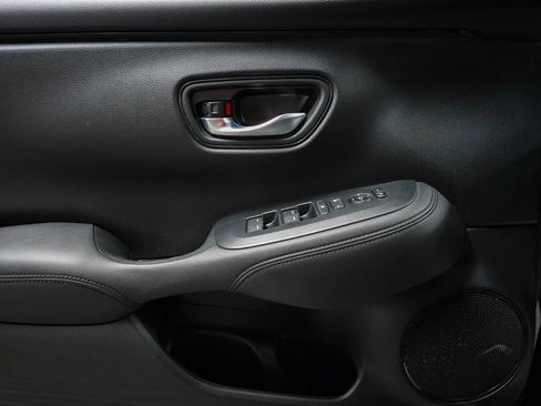 Certified 2025 Honda HR-V LX image 19