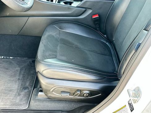 Used 2025 Jeep Grand Cherokee Altitude RWD image 19