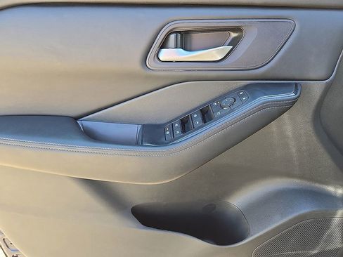 Used 2025 Nissan Rogue SV image 20