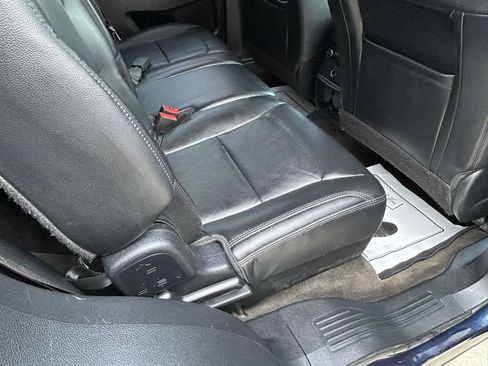 Used 2016 Ford Explorer XLT w/ Equipment Group 202A AWD/4WD image 11
