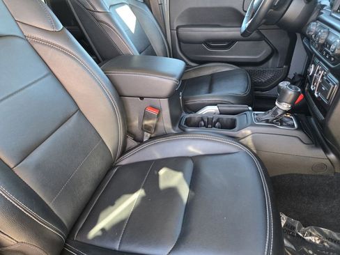 Used 2022 Jeep Wrangler Unlimited Sahara w/ Cold Weather Group image 15