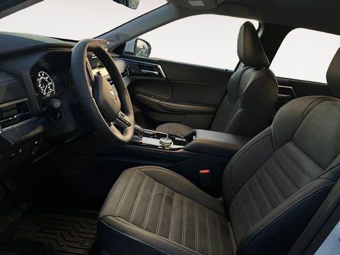 New 2026 Mitsubishi Outlander SE image 9