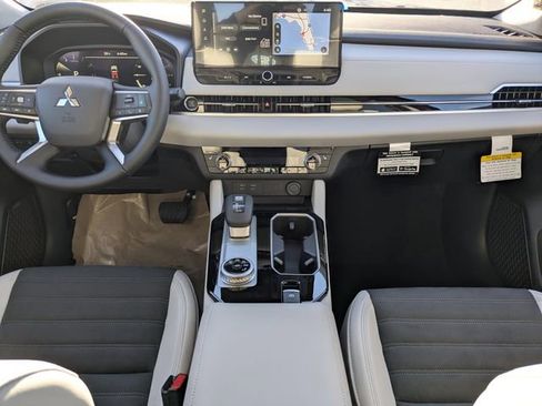 New 2026 Mitsubishi Outlander SE FWD image 18