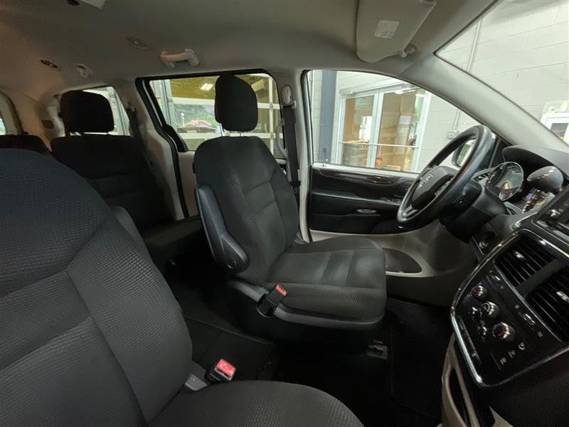 Used 2020 Dodge Grand Caravan SE FWD image 26