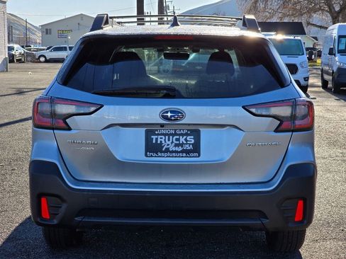 Used 2020 Subaru Outback Premium image 4