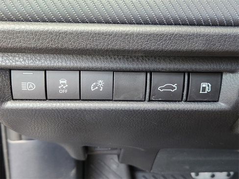 Used 2025 Toyota Camry SE image 19