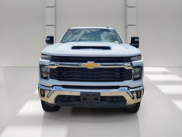 Used 2025 Chevrolet Silverado 2500 LT w/ Safety Package AWD/4WD image 3