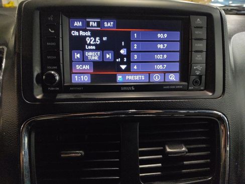 Used 2020 Dodge Grand Caravan SE image 25