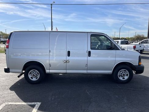 Used 2016 GMC Savana 2500 RWD image 2