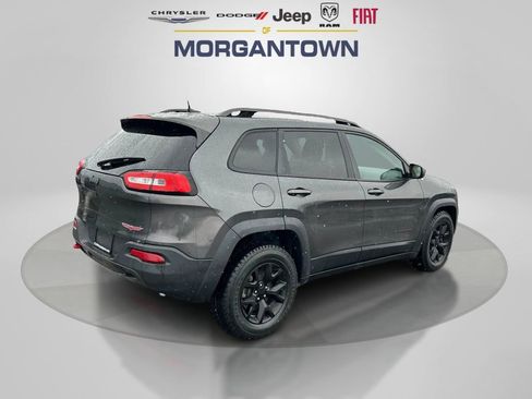 Used 2017 Jeep Cherokee Trailhawk image 5