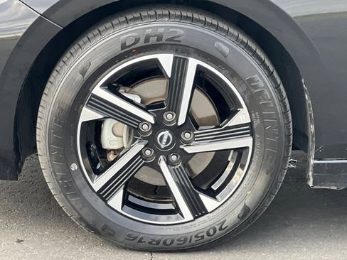 Used 2024 Nissan Sentra SV image 27