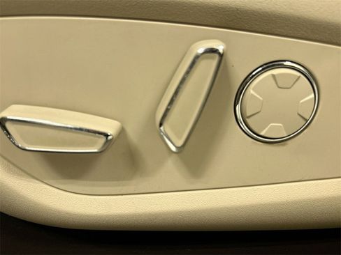 Used 2019 Lincoln MKC Reserve w/ MKC Climate Package image 10