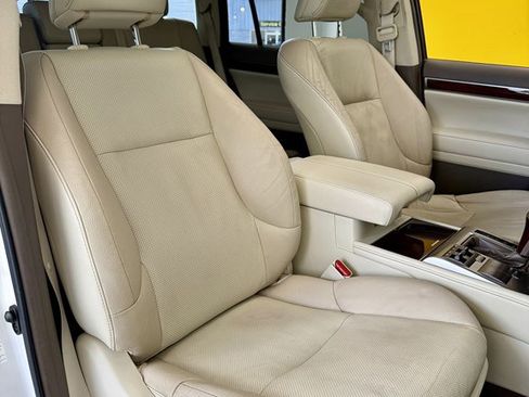 Used 2015 Lexus GX 460 w/ Premium Package AWD/4WD image 17