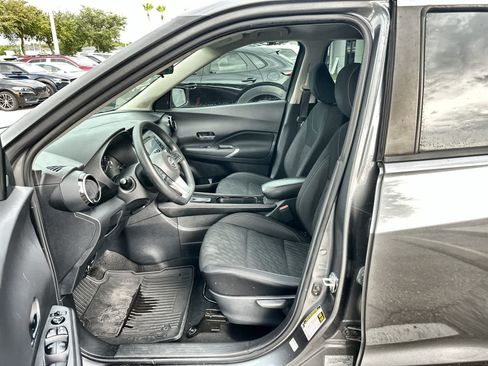 Used 2022 Nissan Kicks SV FWD image 2