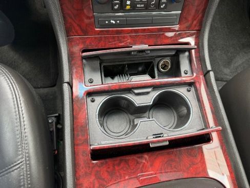 Used 2009 Cadillac Escalade w/ Ultra Luxury Collection image 32