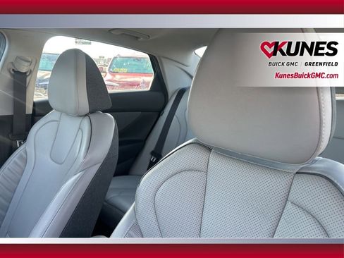 Used 2025 Hyundai Elantra Limited FWD image 14