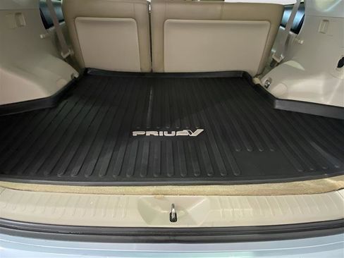 Used 2014 Toyota Prius V Five image 24