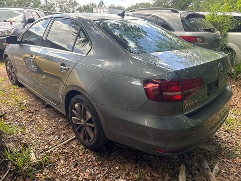 Used 2016 Volkswagen Jetta SE image 4