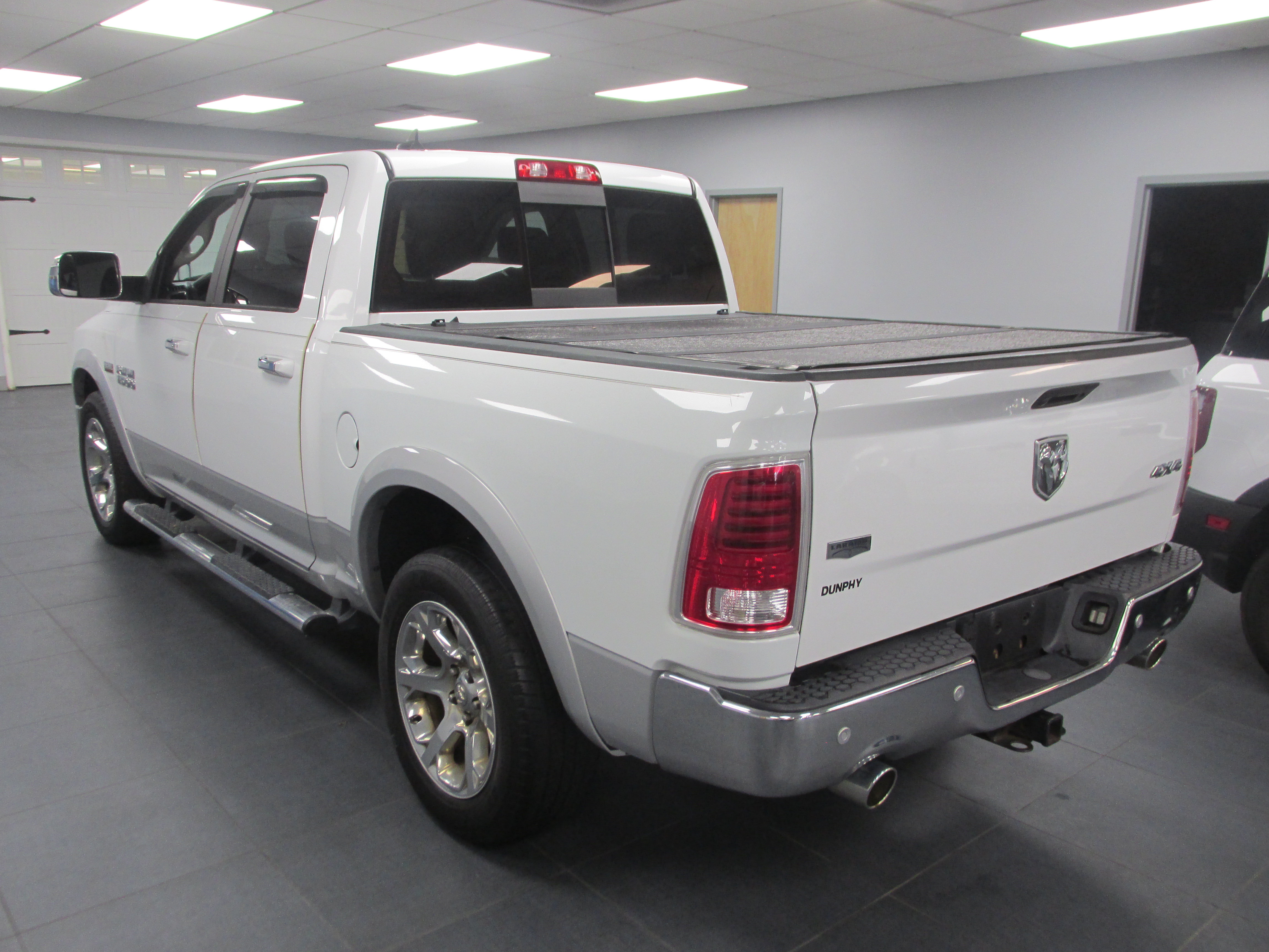 Used 2017 RAM 1500 Laramie w/ Convenience Group AWD/4WD image 7