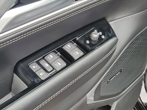 New 2026 Jeep Grand Wagoneer 4WD image 25