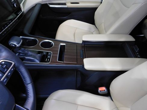 Used 2021 Toyota Sienna XLE image 32